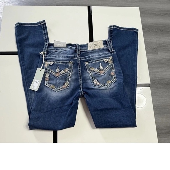 Miss Me Denim - Miss Me Skinny Jeans | Embellished Floral Back Pockets | Stretch Denim
26x31